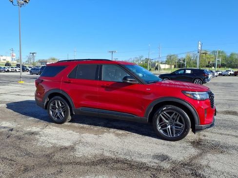 Used 2025 Ford Explorer ST-Line w/ ST-Line Street Pack AWD/4WD image 11