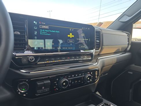 Used 2025 Chevrolet Silverado 1500 ZR2 image 27