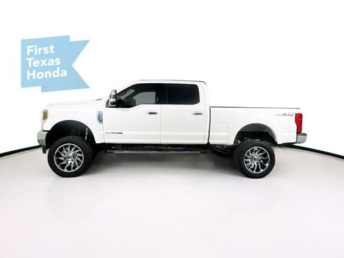 Used 2018 Ford F250 Lariat w/ Chrome Package image 4