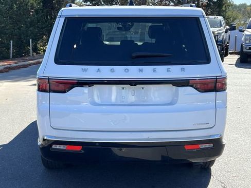 Used 2024 Jeep Wagoneer L Series III w/ Flexible Seating Group image 15