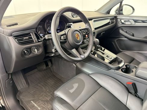 Used 2026 Porsche Macan image 4