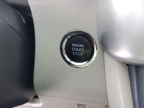 Used 2019 Toyota Highlander SE image 16