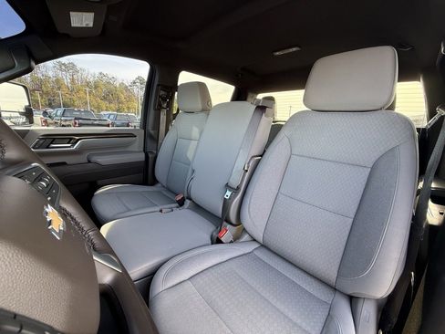 Used 2024 Chevrolet Silverado 2500 LT image 23