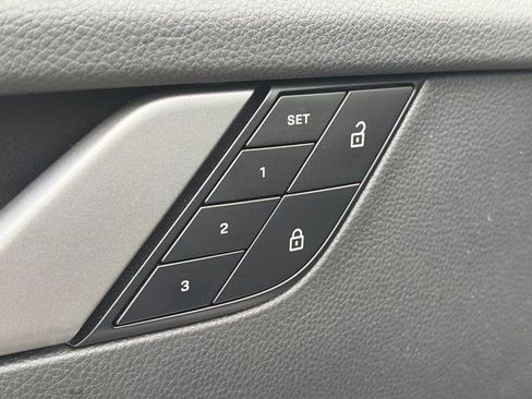 Used 2022 Porsche 911 Carrera image 13