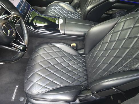 Used 2022 Mercedes-Benz S 580 4MATIC Sedan w/ AMG Line Package image 12