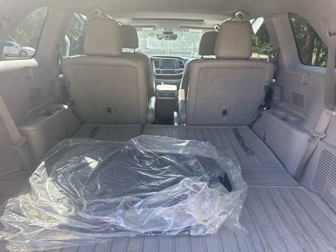Used 2017 Toyota Highlander XLE AWD/4WD image 7