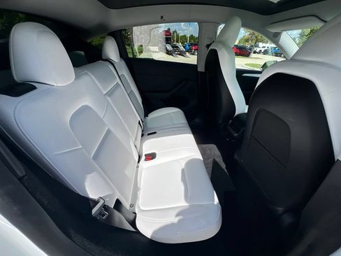 Used 2024 Tesla Model Y Long Range AWD/4WD image 15