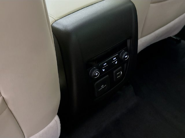 Used 2022 Buick Enclave Avenir w/ Avenir Technology Package FWD image 28