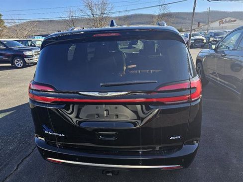 Used 2024 Chrysler Pacifica Pinnacle w/ Trailer Tow Group image 5