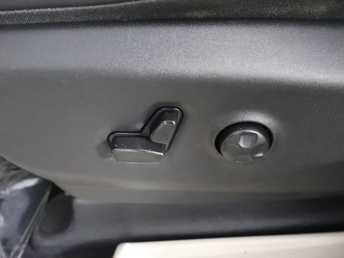 Used 2023 Chrysler Pacifica Touring-L FWD image 30