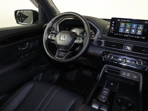 Used 2024 Honda Pilot TrailSport image 9