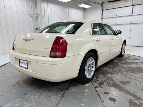 Used 2006 Chrysler 300 RWD image 3