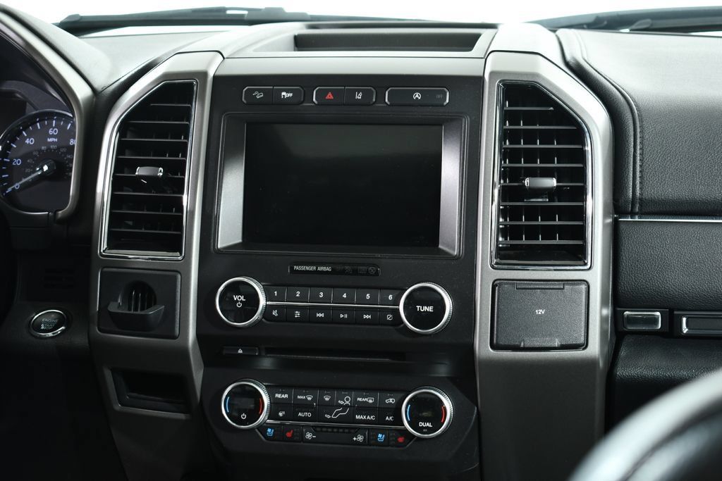 Used 2018 Ford Expedition Max XLT w/ Equipment Group 202A AWD/4WD image 9
