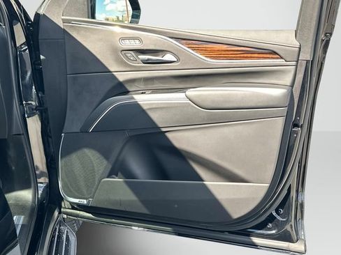 Used 2023 Cadillac Escalade Premium Luxury AWD/4WD image 23