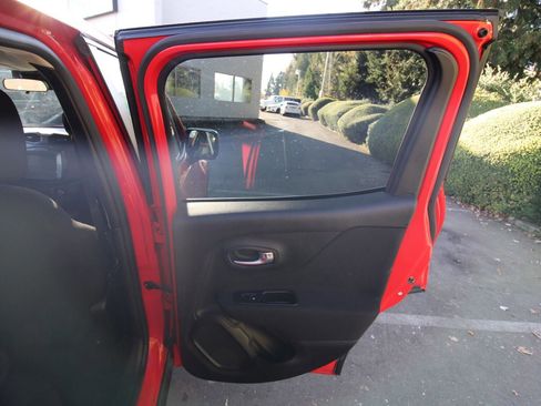 Used 2021 Jeep Renegade Sport image 19