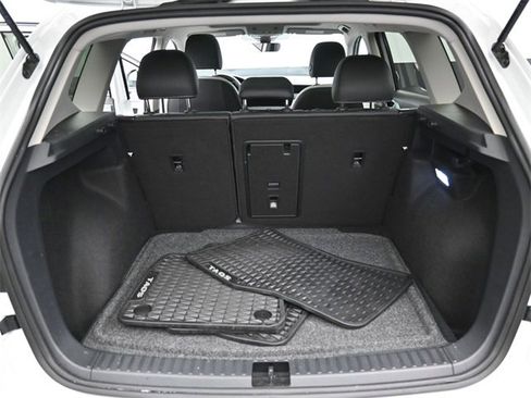 Used 2025 Volkswagen Taos SE w/ Panoramic Sunroof Package image 32