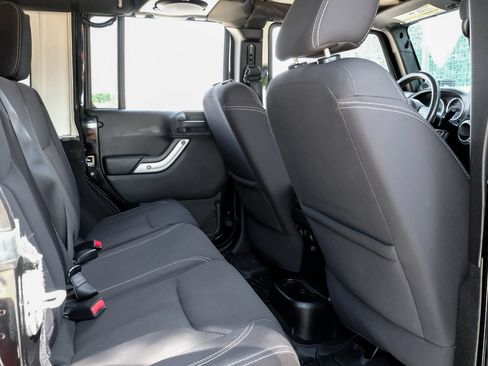 Used 2013 Jeep Wrangler Unlimited Rubicon w/ Connectivity Group AWD/4WD image 41