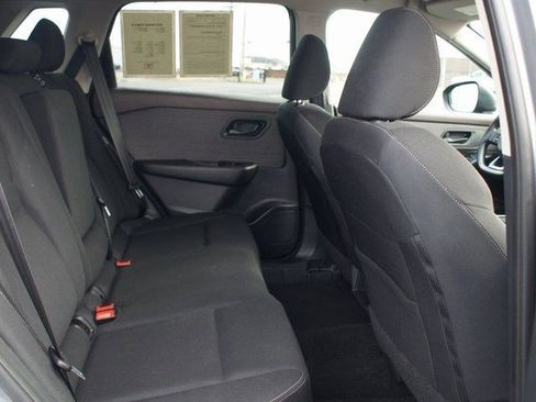 Used 2023 Nissan Rogue S image 19