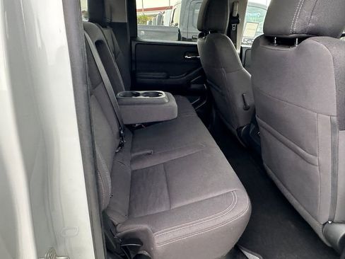Used 2022 Nissan Frontier SV image 15