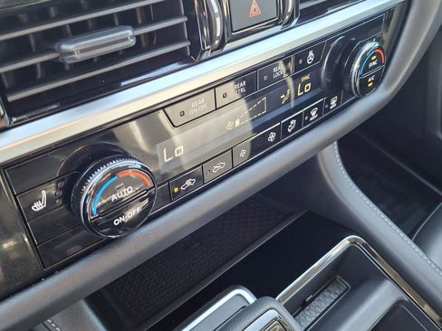 Used 2023 Nissan Pathfinder SL w/ Lighting Package (N92) FWD image 15