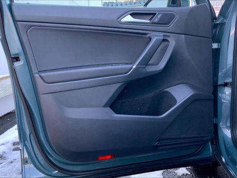 Used 2020 Volkswagen Tiguan SE w/ Panoramic Sunroof Package image 22