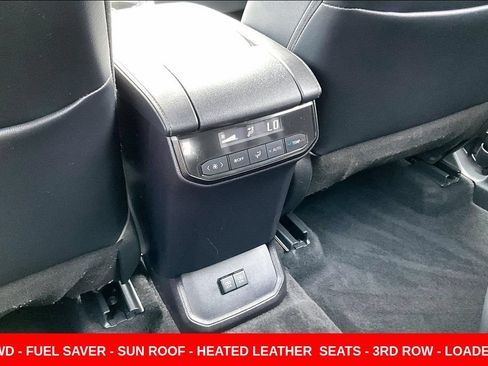 Used 2021 Toyota Highlander XLE AWD/4WD image 10