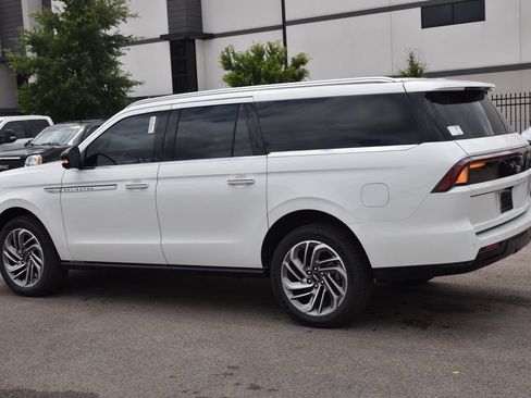 New 2026 Lincoln Navigator L Reserve AWD/4WD image 10