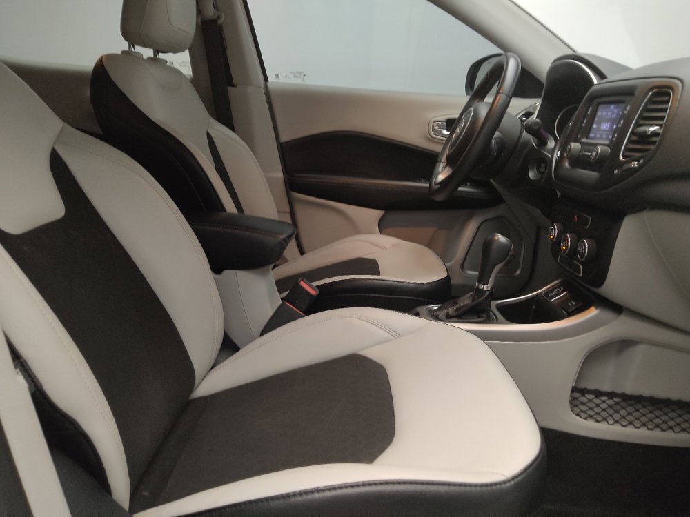 Used 2017 Jeep Compass Latitude FWD image 21