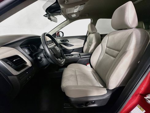 Used 2025 Nissan Rogue SV FWD image 13