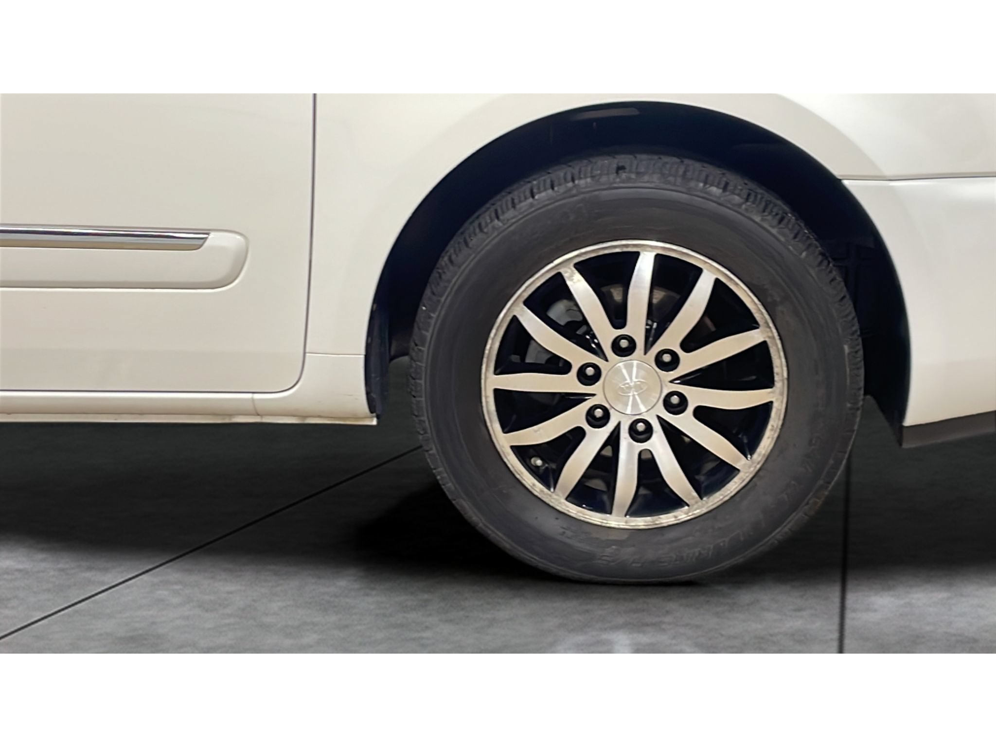 Used 2012 Kia Sedona EX FWD image 20