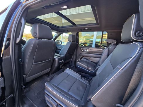 Used 2023 GMC Yukon XL SLT AWD/4WD image 18