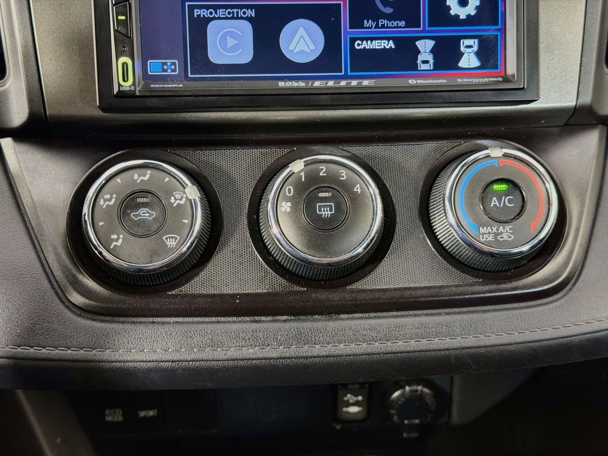 Used 2018 Toyota RAV4 LE w/ All Weather Liner Package FWD image 22
