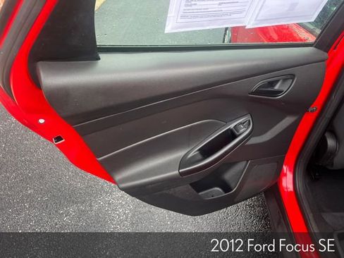Used 2012 Ford Focus SE w/ SE Winter Pkg image 23
