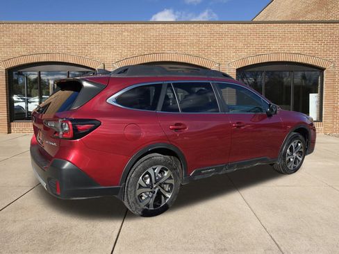 Used 2022 Subaru Outback Limited image 3