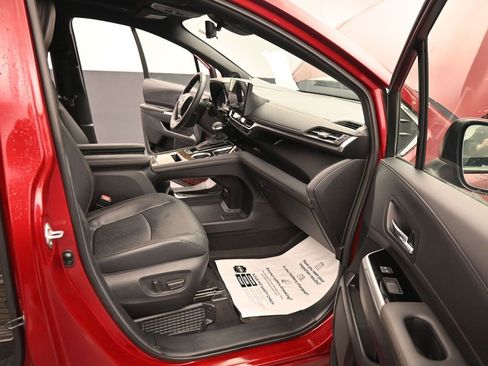 Used 2025 Toyota Sienna Limited image 27