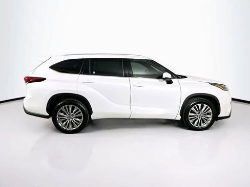 Used 2023 Toyota Highlander Platinum FWD image 26