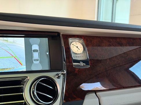 Used 2013 Rolls-Royce Ghost RWD image 36