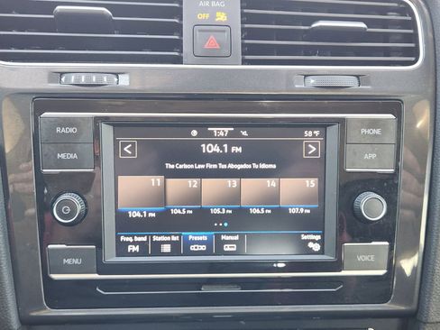 Used 2021 Volkswagen Golf 4-Door image 17