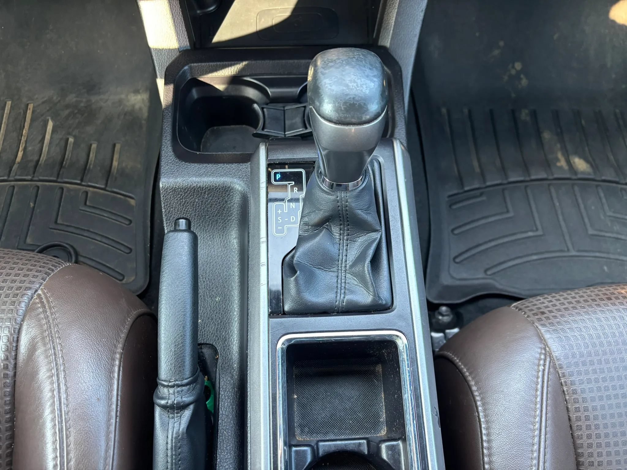 Used 2016 Toyota Tacoma Limited w/ Towing Package AWD/4WD image 23