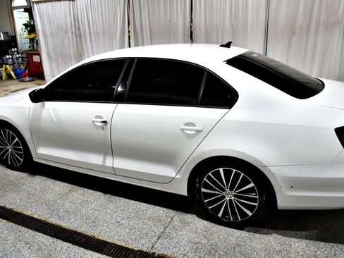 Used 2016 Volkswagen Jetta Sport FWD image 30