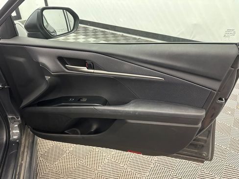 Used 2025 Toyota Camry SE w/ Convenience Package FWD image 15