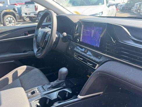 Used 2025 Toyota Camry SE FWD image 33