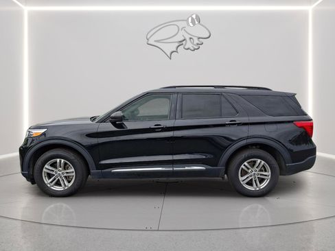 Used 2023 Ford Explorer XLT w/ Equipment Group 202A AWD/4WD image 2