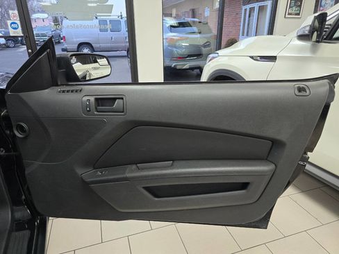Used 2012 Ford Mustang Convertible image 30