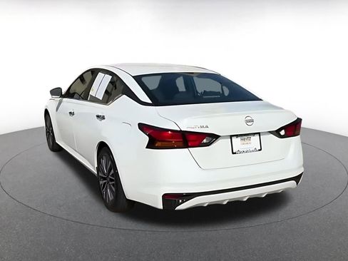 Used 2025 Nissan Altima 2.5 SV FWD image 15