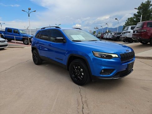 Used 2023 Jeep Cherokee Altitude Lux AWD/4WD image 5