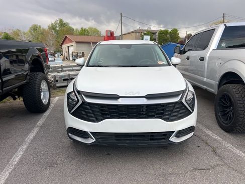 Used 2023 Kia Sportage LX image 3