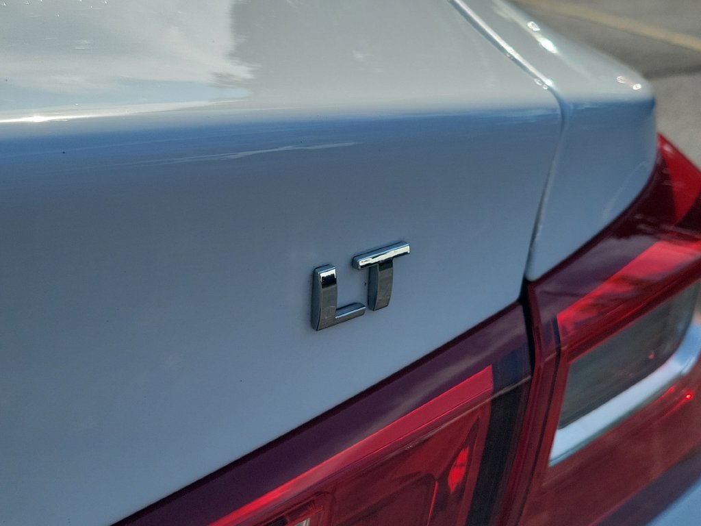Used 2025 Chevrolet Malibu LT FWD image 11