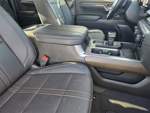 Used 2024 Chevrolet Silverado 1500 High Country w/ Technology Package image 7