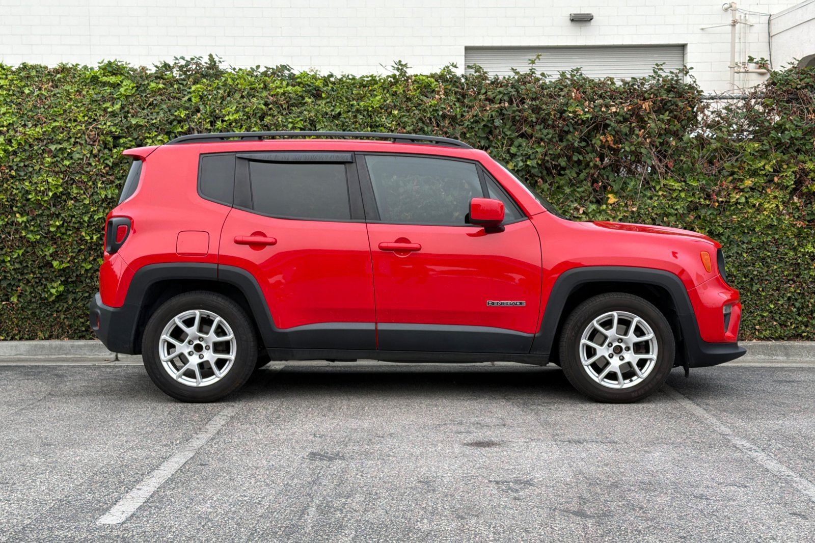 Used 2021 Jeep Renegade Latitude FWD image 3